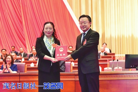 【硬核實(shí)力派，歷史見證】公信表決系統(tǒng)助力茂名市第十二屆人民代表大會(huì)